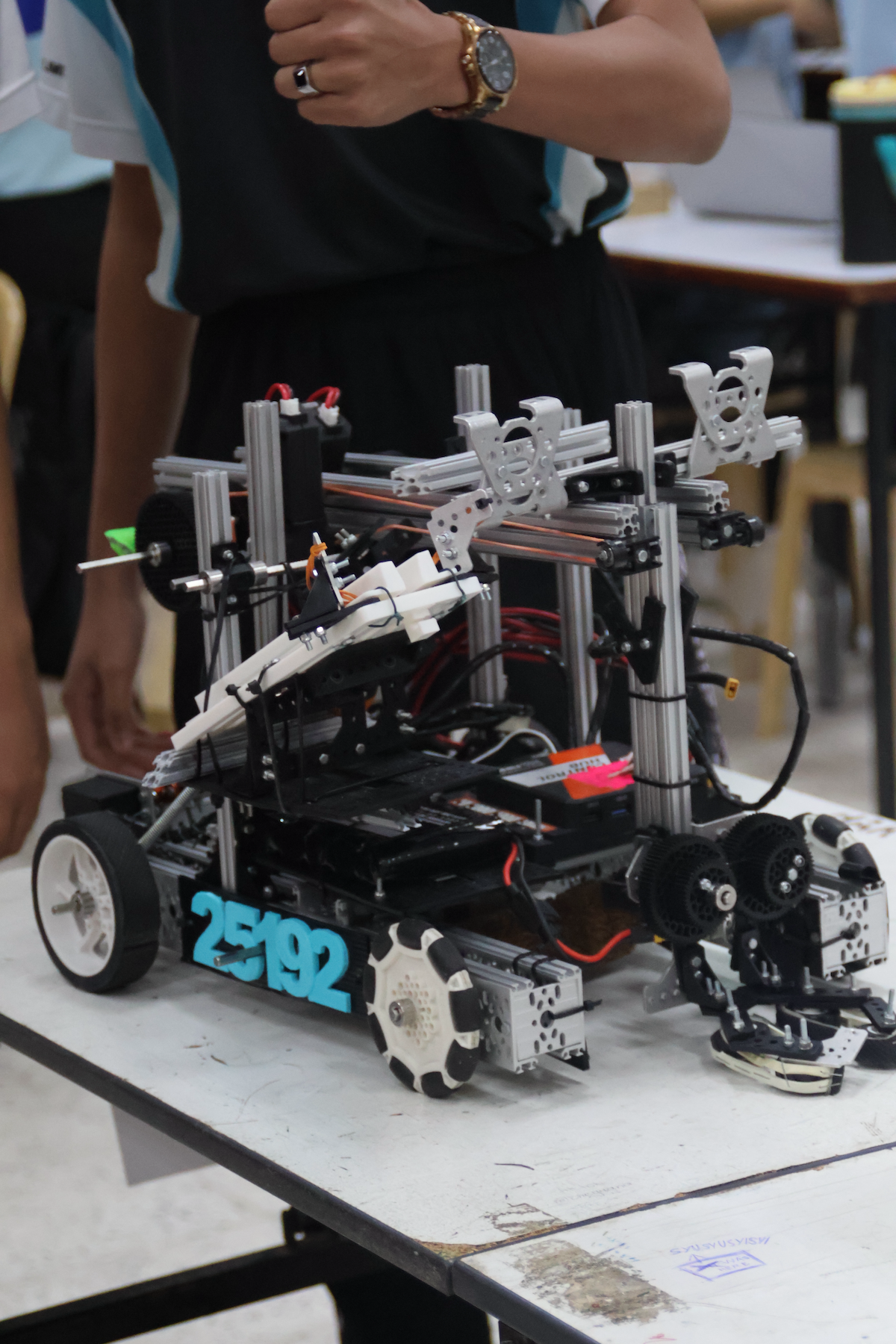 艾睿电子通过 FIRST(R) 机器人竞赛推进马来西亚的 STEM 教育